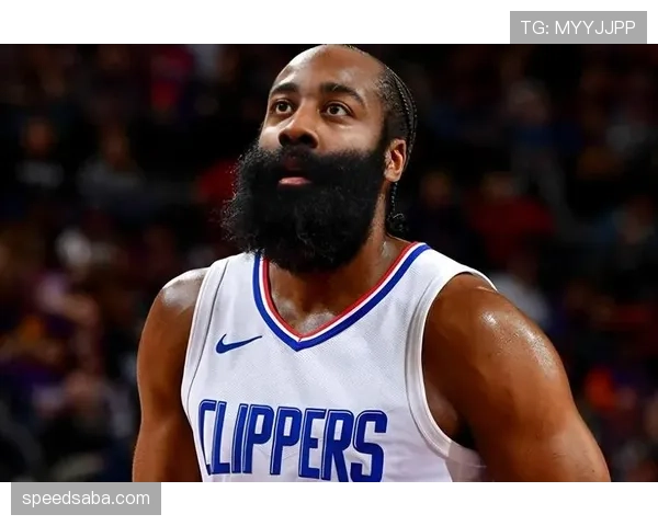 哈登这自律程度，凌晨四点的洛杉矶见不到他，但健身房灯一直亮着